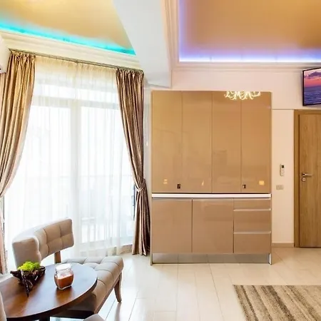 Luxury Twin Apartment Mamaia